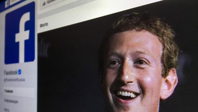 El creador de Facebook pide perdón por la crisis de Cambridge Analytica