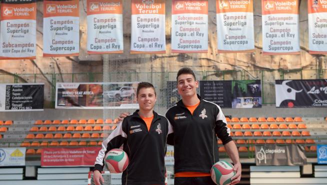 José Ramón Mateo a la izquierda y David de Juan, en el pabellón Los Planos, donde se disputarán los dos primeros partidos del 'play off'.