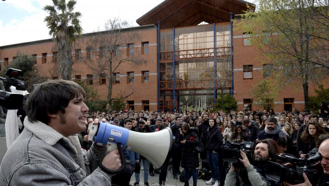 Un grupo de alumnos en la protesta convocada por las Asambleas de Estudiantes en la URJC.