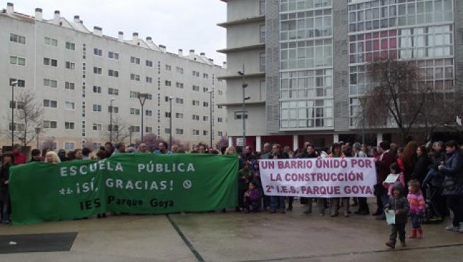 Concentración en Parque Goya demandando la construcción de un nuevo instituto