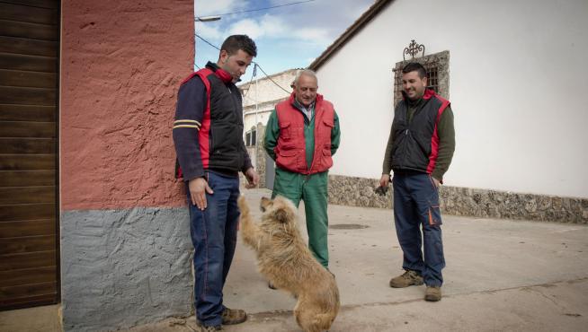 José Luis Aranda izquierda y su hermano Marcos dcha pertenecen a la peña El Potinarro.