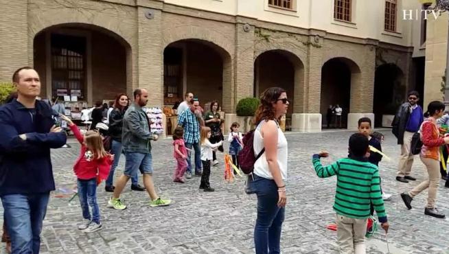 Los niños conquistan los patios del Pignatelli