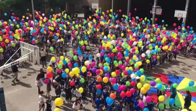 Suelta de globos de colores