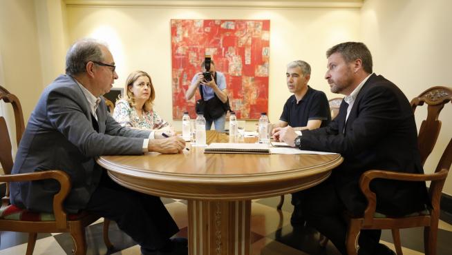 Reunión celebrada este martes entre PSOE y CHA por la rebaja fiscal de Sucesiones.