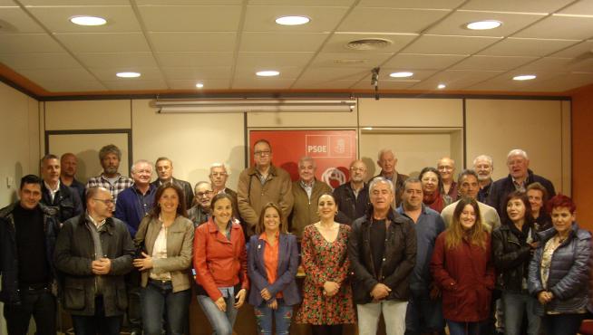 La nueva Ejecutiva Local del PSOE de Teruel, en la sede del partido.