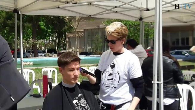 Cortes de pelo y maquillaje para luchar contra el cáncer de colon