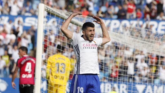 Papu celebra uno de sus goles al Albacete.