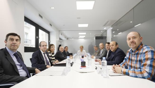 Reunión mantenida este viernes por la consejera Gastón y los agentes socioeconómicos de la Comunidad
