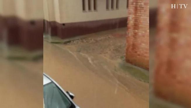 La lluvia anega campos y caminos en Esplús