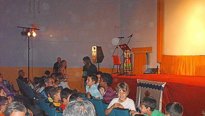 Proyección en el cine de Ainzón