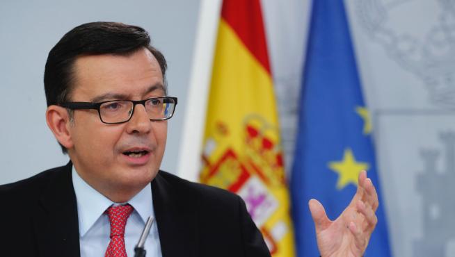 El ministro de Economía, Román Escolano, es uno de los altos cargos que cesan