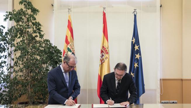 Firma del acuerdo de colaboración entre el Gobierno de Aragón y la Fundación La Caixa.