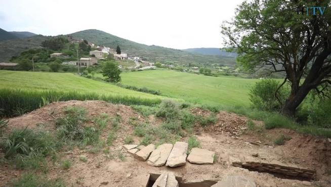 Lobera D'Onsella: tumbas medievales y un bosque sagrado