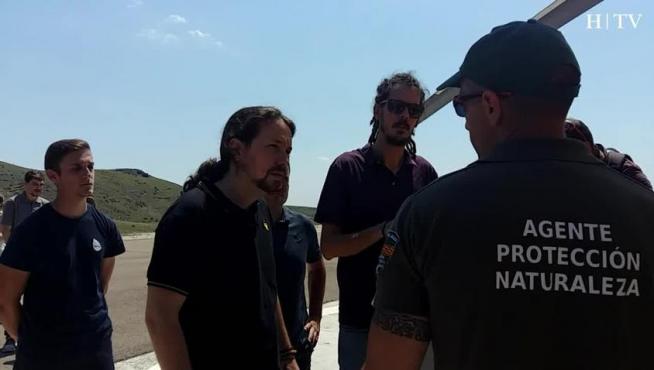 Pablo Iglesias visita el parque de bomberos de Brea de Aragón