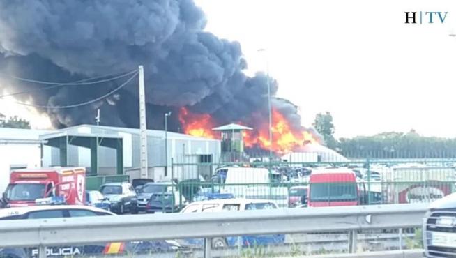 Aparatoso incendio cerca de Miralbueno