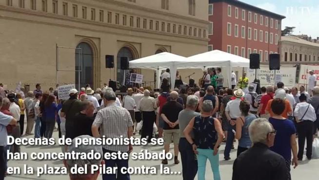 Decenas de pensionistas se concentran en Zaragoza contra la privatización de las pensiones