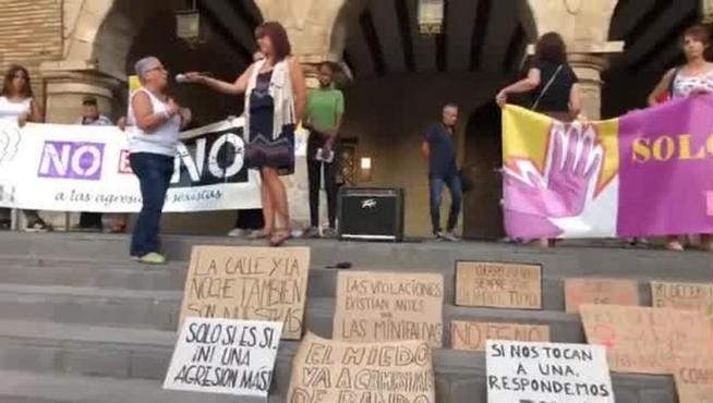 Concentración de repulsa en Monzón contra la violación ocurrida en Binaced en julio