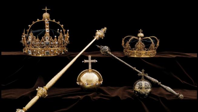 Las dos coronas forman parte del atuendo funerario del rey Carlos IX y su mujer, la reina Cristina.