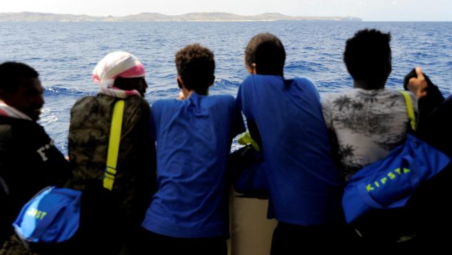 Algunos de los inmigrantes a bordo del Aquarius