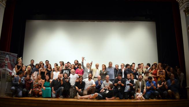 Gran foto de familia de protagonistas, invitados y colaboradores del Festival creado en honor de Paco Martínez Soria.