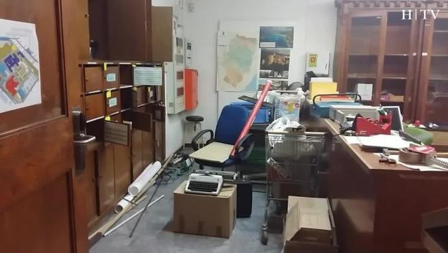 Lambán visita las instalaciones de Filosofía y Letras antes del comienzo de las obras