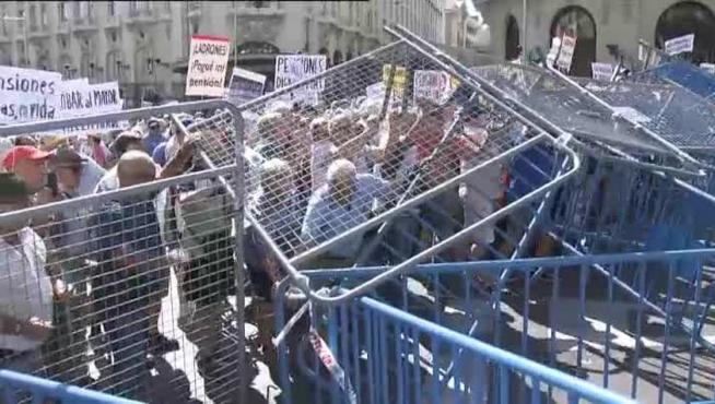 Tensión en el Congreso entre pensionistas y policía