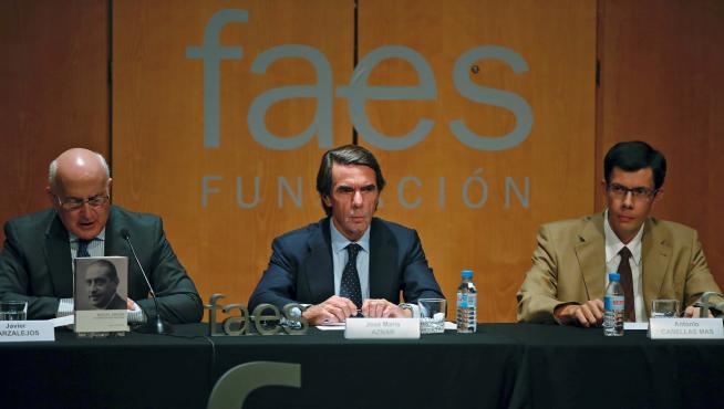 El expresidente José María Aznar, durante la presentación de la biografía de Miguel Maura.