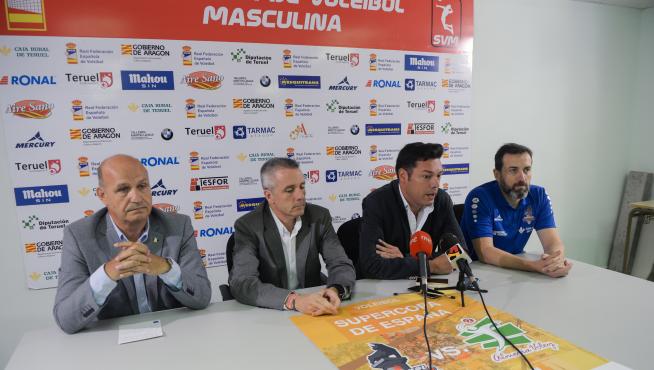 Presentación del partido de la Supercopa en Los Planos. De izquierda a derecha, Carlos Ranera, Javier de Diego, Javier Domingo y Juanjo Susín.
