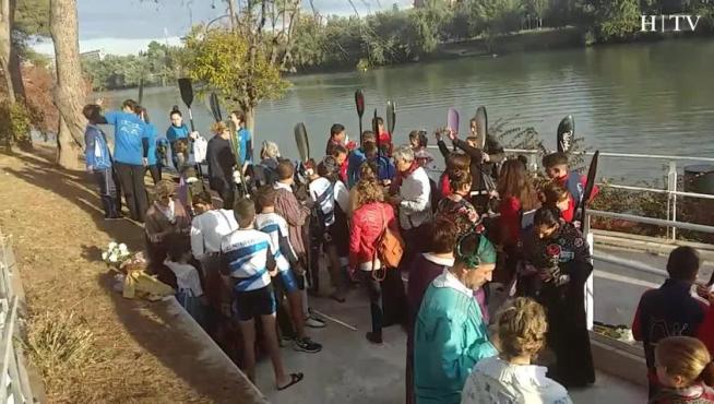 La Ofrenda Fluvial a la Virgen 2018 se celebra entre rondallas y calor veraniego
