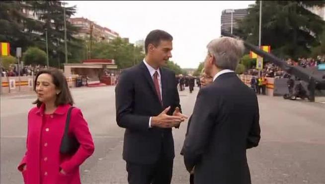 Pitos y abucheos a Pedro Sánchez a su llegada al desfile del 12 de octubre