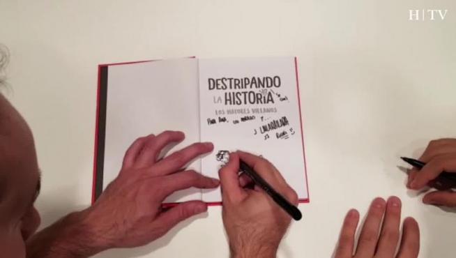 Los youtubers Pascu y Rodri hacen parada en Zaragoza 'Destripando la historia'