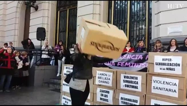 Cientos de mujeres derriban en Zaragoza el muro del patriarcado