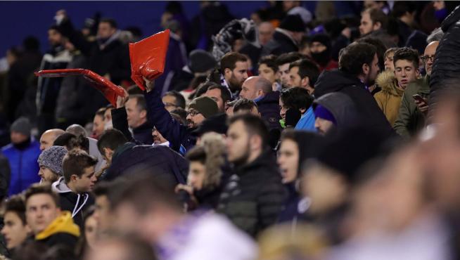 La afición del Real Zaragoza, el pasado viernes tras la derrota ante el Cádiz en La Romareda por 0-1.