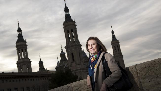 La historiadora Olga Hycka acaba de publicar un estudio documental sobre la basílica del Pilar.