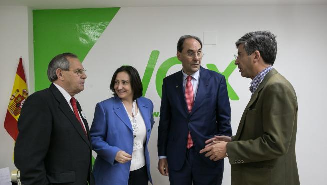 Vidal-Quadras (segundo por la derecha), en 2014 en Zaragoza, durante la campaña de las europeas