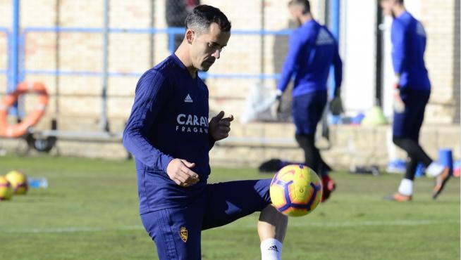 Miguel Linares, en la mañana de este sábado en la Ciudad Deportiva, en su primer entrenamiento con el Real Zaragoza.