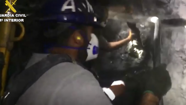 Imágenes de las labores de rescate de Julen de la Guardia Civil en el interior del túnel