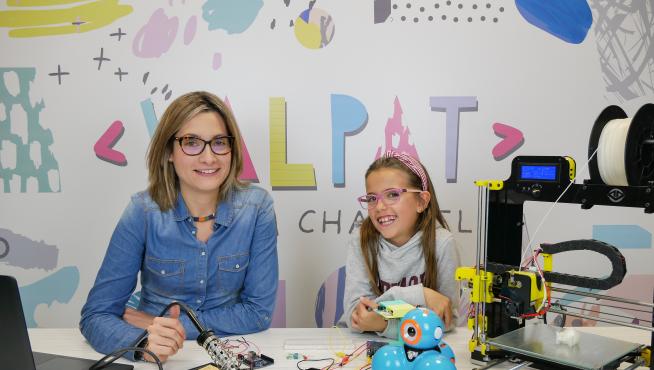 Patricia y Valeria divulgan proyectos de tecnología en su canal de Youtube 'ValPat'.