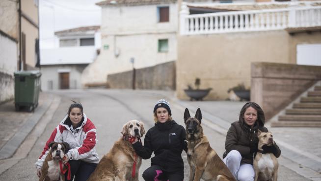 El proyecto Dogs 4 Working de Eva Miñano (izquierda) y Cristina Valdearcos (centro) echa a andar. A la derecha, Marisela Terán.