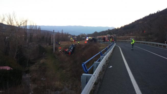 Una imagen del accidente, ocurrido en el kilómetro 89 de la N-230, a la altura de Puente de Montañana, en Huesca.