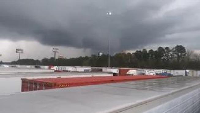 Un total de 22 personas han muerto tras el paso de hasta una decena de tornados en Alabama, en Estados Unidos. Las autoridades hablan de daños "catastróficos" en el condado de Lee. Hay decenas de heridos y miles de personas han perdido sus casas.