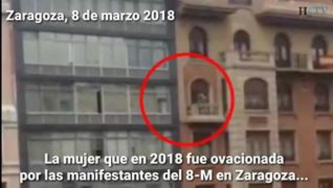 Más discretamente, sin hacerse notar ni agitar la bayeta al viento, la mujer que el año pasado protagonizó una de las escenas más entrañables y virales de la huelga feminista del 8-M en Zaragoza, ha vuelto a salir al balcón al paso de uno de los bicipiquetes.