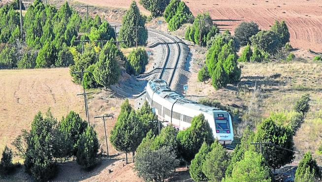 tren en las imdeciaciones de Teruel. Foto Antonio Garcia/bykofoto.10/10/18 [[[FOTOGRAFOS]]]