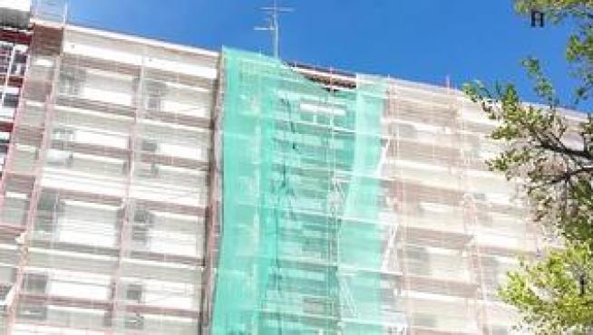 Fuentes policiales han confirmado que el varón, de 50 años, ha sido víctima de un accidente laboral en una obra en vía Hispanidad con vía Ibérica.