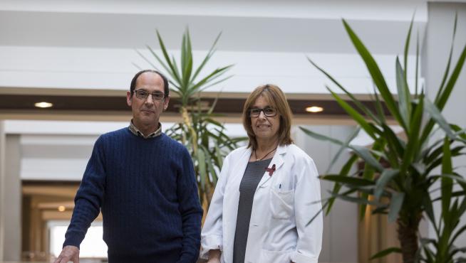 Juan Ramón Barrios presidente Omsida Aragón y María José Crusells, médico de Infecciosos del Hospital Clínico