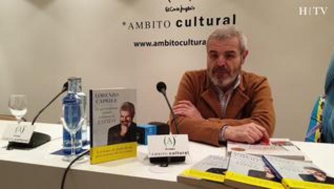 'De qué hablamos cuando hablamos de estilo' es el título del libro de Lorenzo Caprile. El modista español lo ha presentado en el ámbito cultural de El Corte Inglés acompañado de Mahi, concursante de 'Maestros de la costura', y de Ana Usieto, periodista de HERALDO DE ARAGÓN.