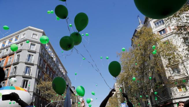 Centenares de personas se concentran en Madrid para mostrar su apoyo a la vida.