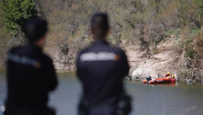 Los Bomberos de Zaragoza han desplegado un operativo para localizar el cuerpo