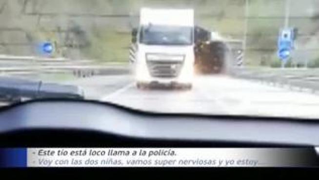 El conductor del turismo lo ha denunciado por conducción temeraria y delito contra la seguridad vial. Ha ocurrido en Navarra