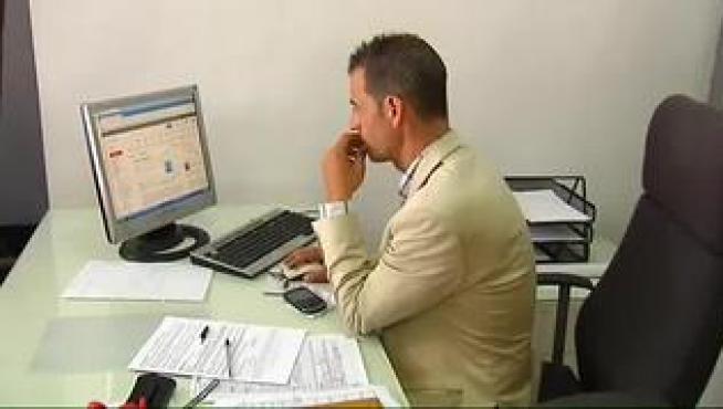 La campaña de la Renta, que arranca este martes, tiene como principales novedades más deducciones por guardería, para familias numerosas, y para los trabajadores autónomos. Además quedan exentas la maternidad y paternidad.